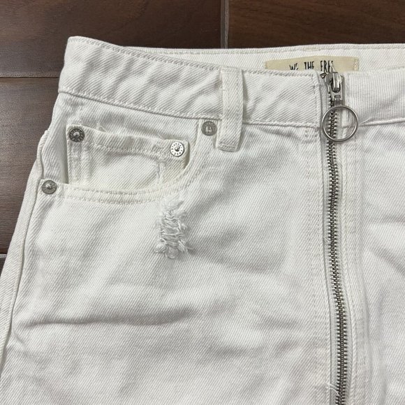 We The Free People Women's Size 25 White Zip It Up Cut Off Denim Mini Skirt - Picture 2 of 8